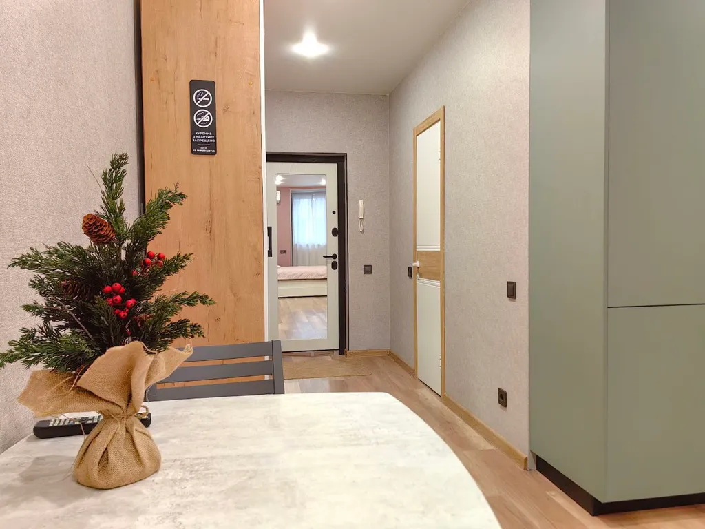 Просторная студия рядом с большим торговым центром