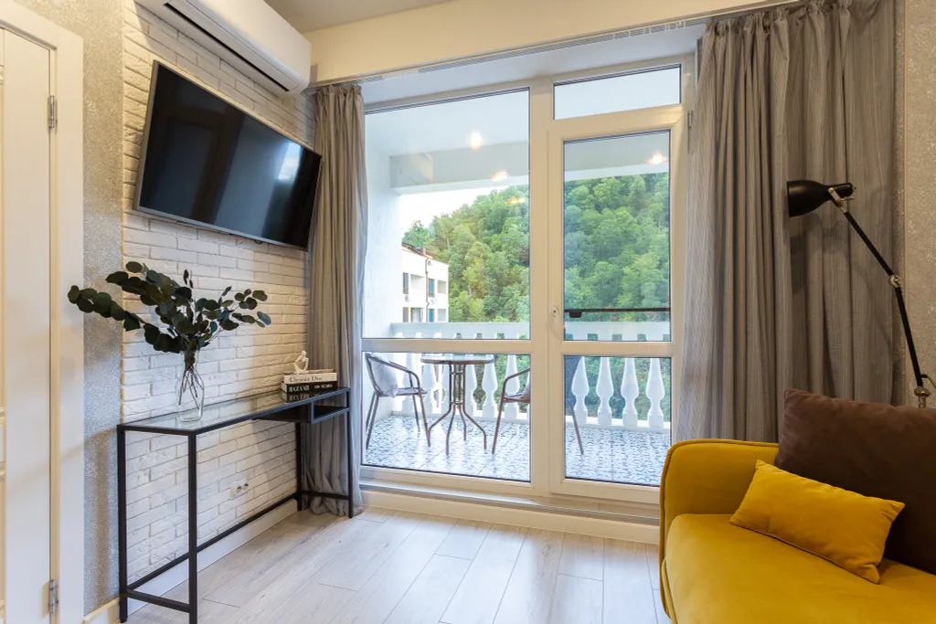 Квартира с балконом и видом на гору