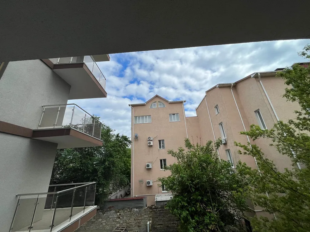 Апартамент-студия с кухней и балконом у моря