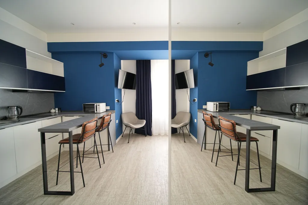 Студия с одной большой кроватью и видом на город