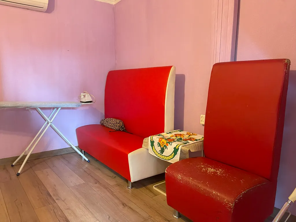 Комната под ключ на первом этаже с кондиционером