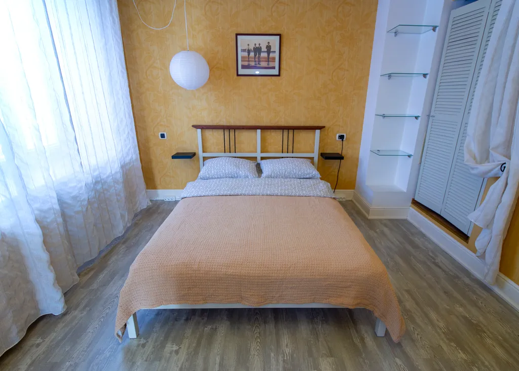 Уютная и просторная квартира с отдельной спальней и гостиной-кухней