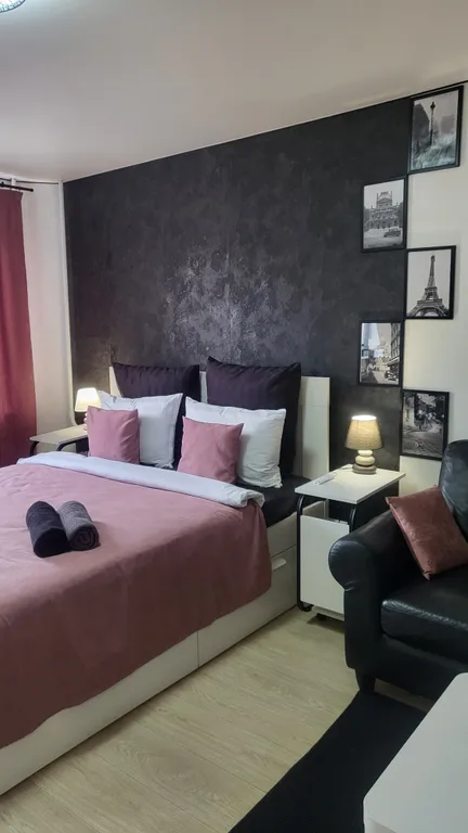 Квартира Лофт-студия Париж ждет своих гостей — аренда посуточно в Нефтеюганск