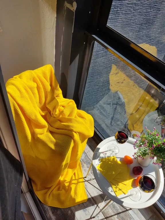 Квартира с балдахином, балконом с лаундж зоной для чая и кофе