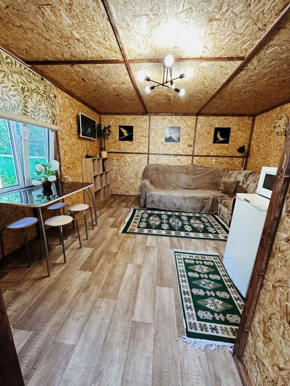 Уютный домик у леса