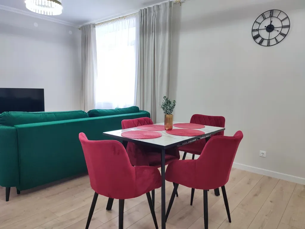 Светлые двухкомнатные апартаменты