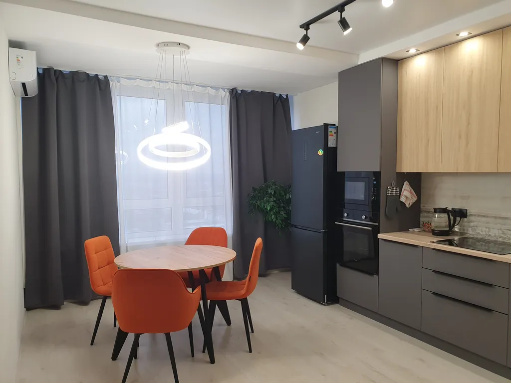 Уютная новая квартира с панорамными окнами — аренда посуточно в Самара