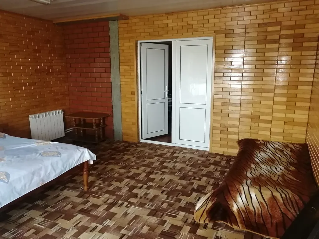 Коттедж Дом с крытым двором и прудом — Апшеронск