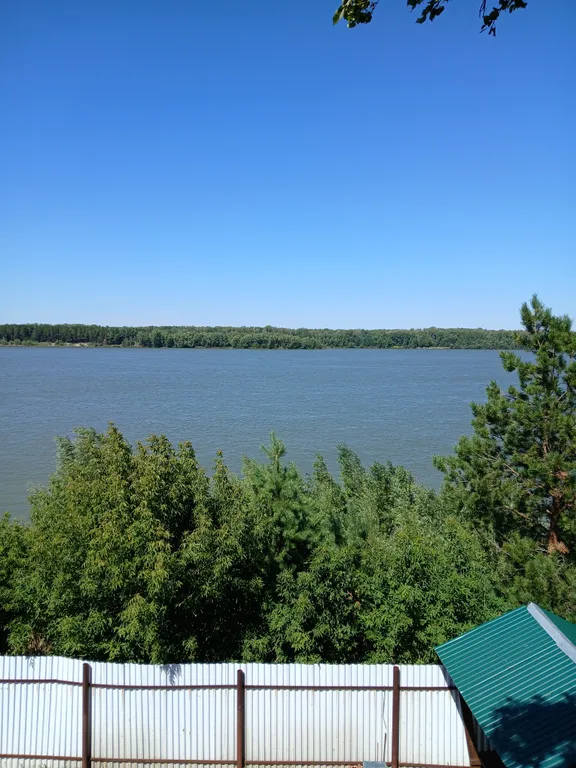 Домик у реки