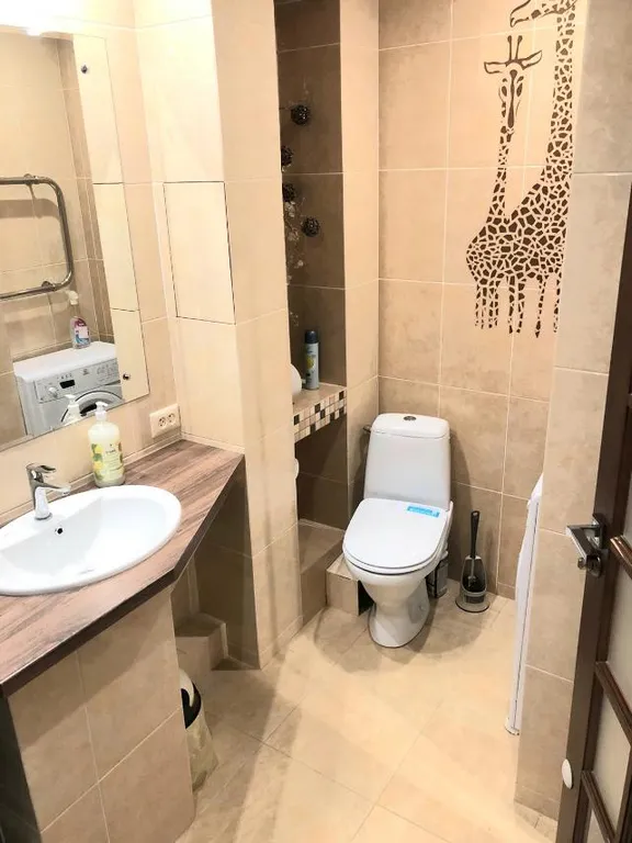 Апартаменты с двумя спальнями  возле торговых центров