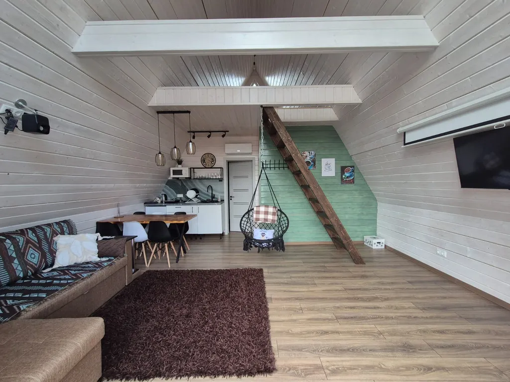 Коттедж Коттедж А-фрейм Кофейный с сибирским банным чаном и баней на берегу реки — Каблуково