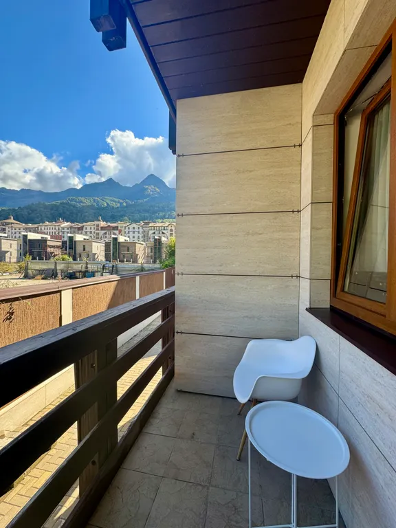 Студия с балконом в центре