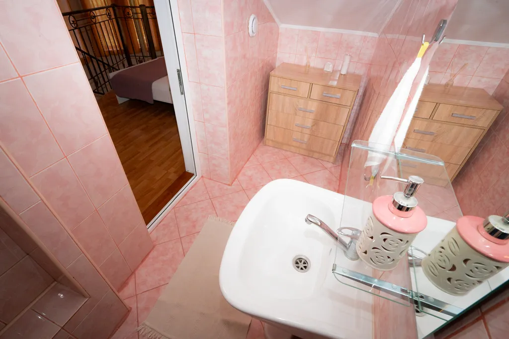 Стильная 2-х этажная квартира для большой семьи или дружной компании