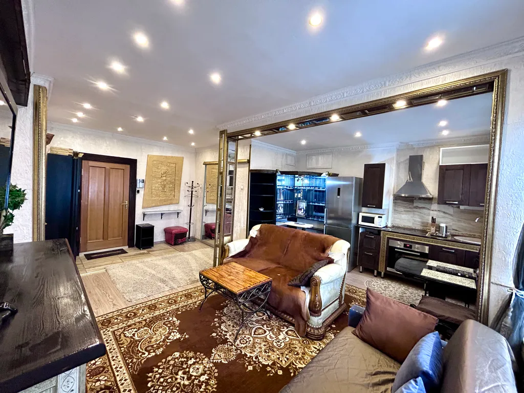 Уютные апартаменты у моря с камином и дизайнерским ремонтом