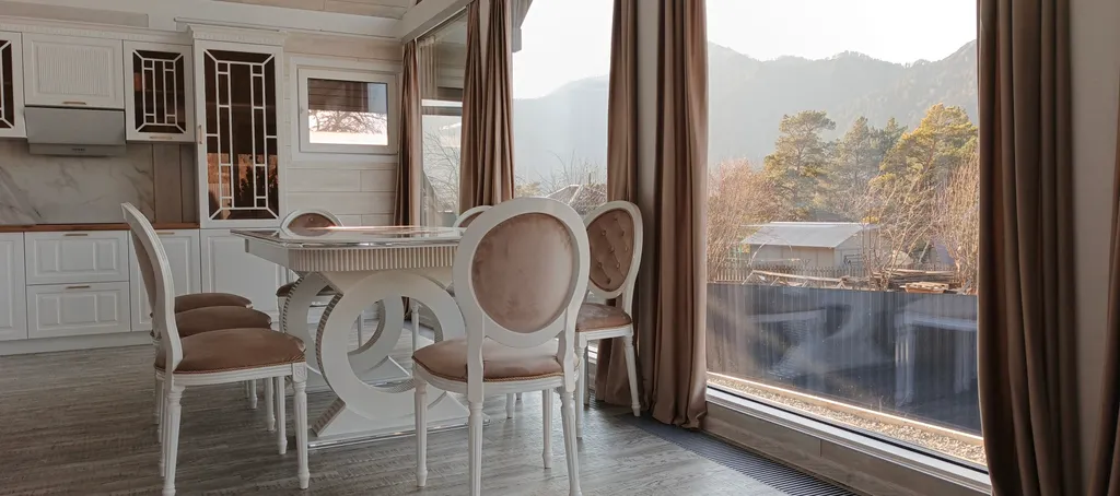 Дом в горах у реки Катунь