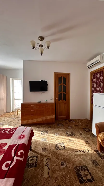 Благоустроенная комната в коттедже с балконом