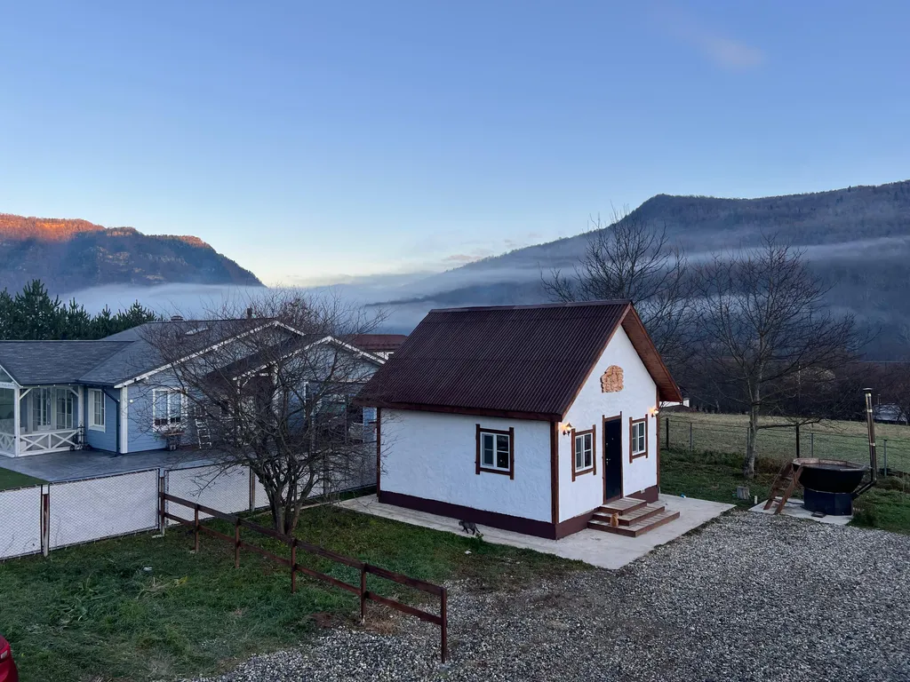 Дом с банным чаном и печью-лежанкой в горах