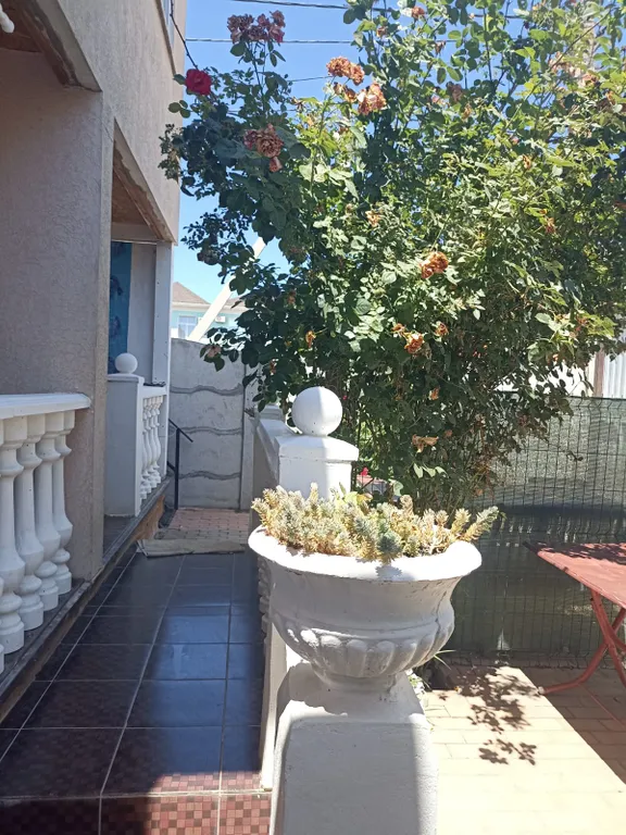 Двухэтажный трёхкомнатный дом Крым с кухней и двором под ключ