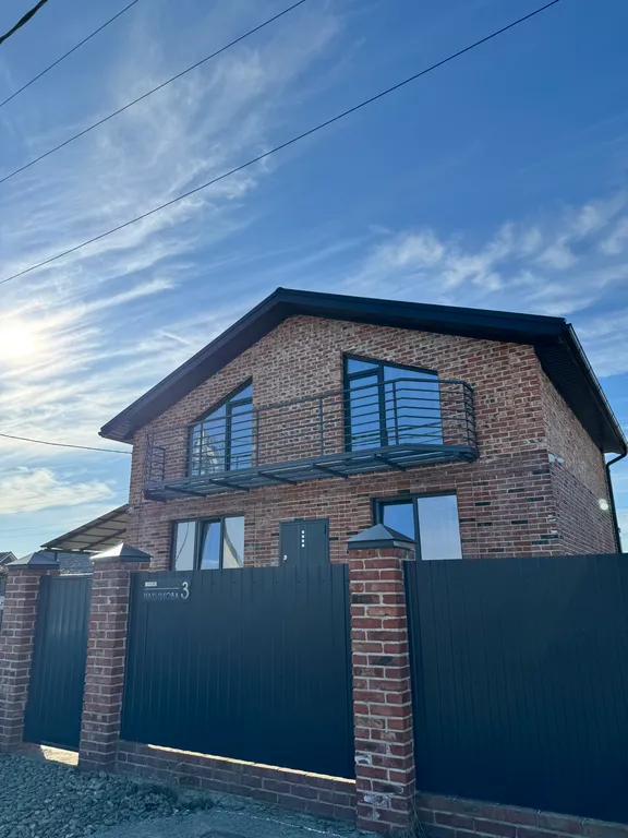 Уютный дом у озера