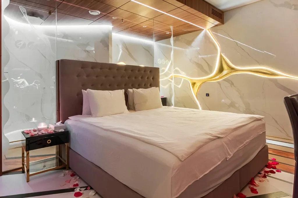 Уникальные апартаменты с панорамным джакузи и тропическим душем