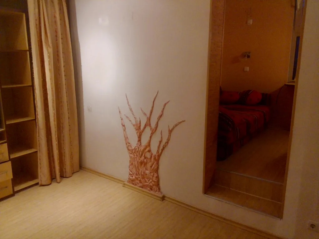 Уютная евротрешка с выходом во дворик к зоне барбекю