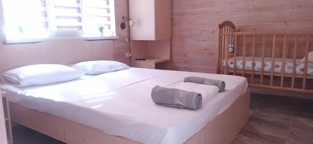 Коттедж Домики обиты сибирским кедром, 3 минуты до моря — аренда посуточно в Пересыпь