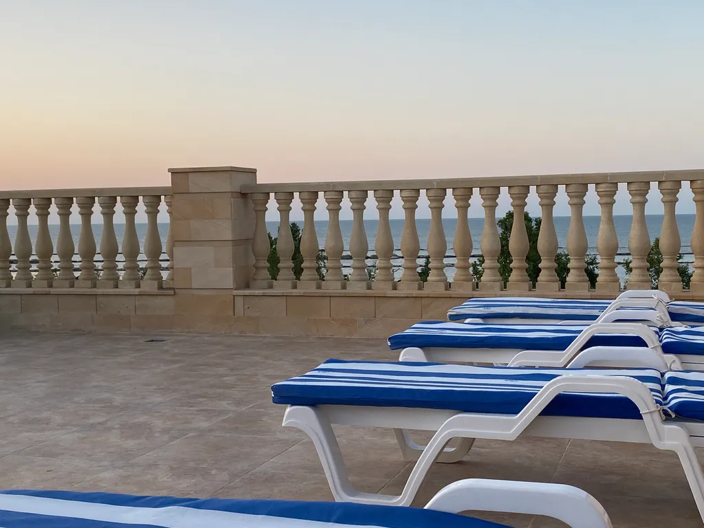 Уютная комната-студия у самого моря с бассейном, террасой и мангалом