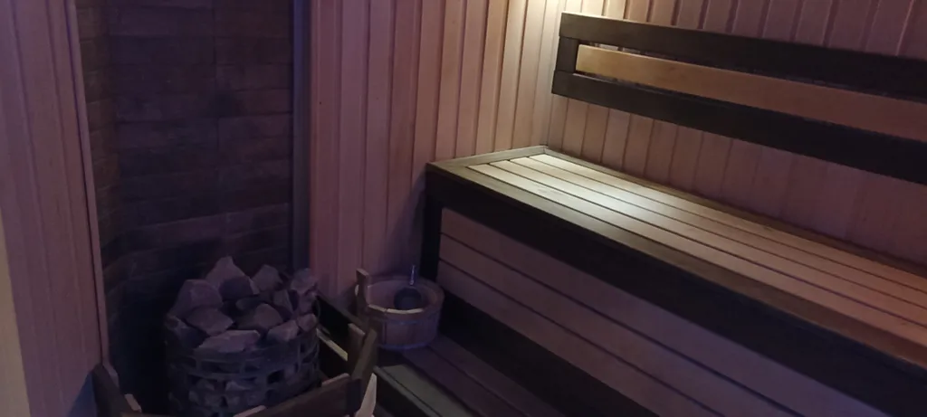 Домик у озера