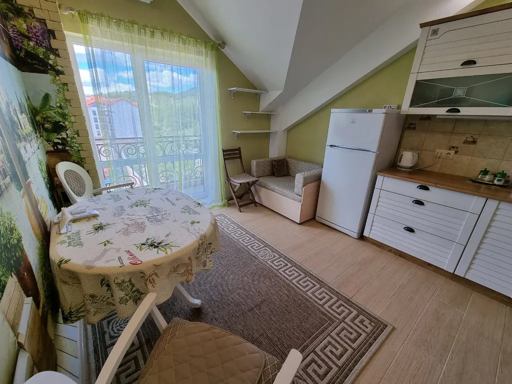 Квартира Квартира Уютная мансарда с видом на горы — Геленджик