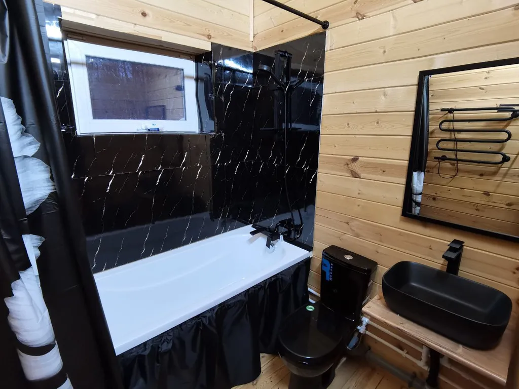 Уединённый загородный дом с баней на большом участке