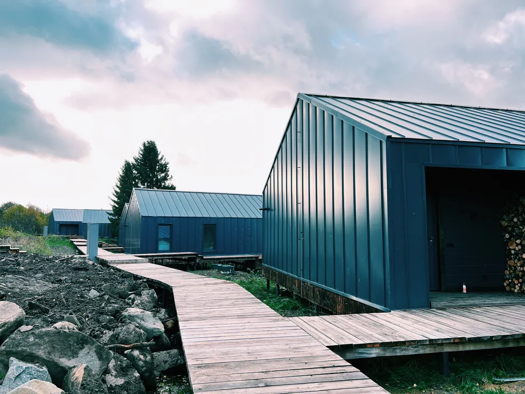 Уютный и стильный коттедж на берегу озера