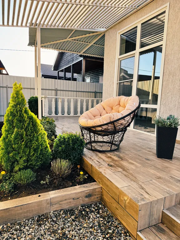 Дом с отдельным въездом и двором