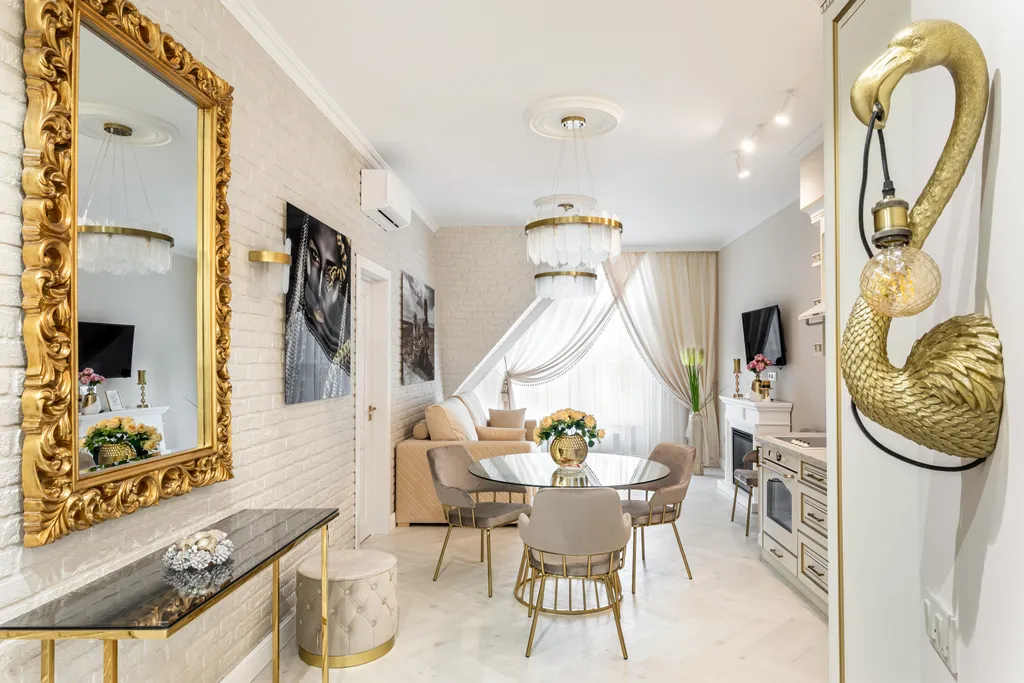 Золотая бухта с видом на реку