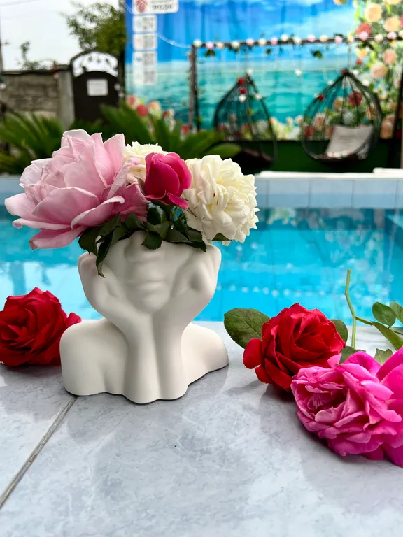 В царстве роз