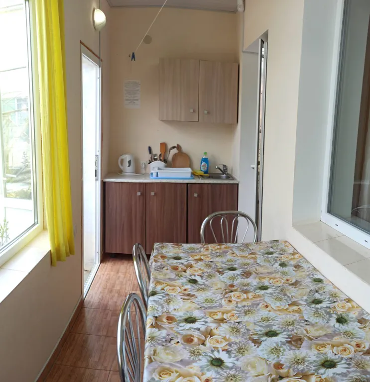 Квартира Квартира Семейный номер с кухней в доме с бассейном — Судак