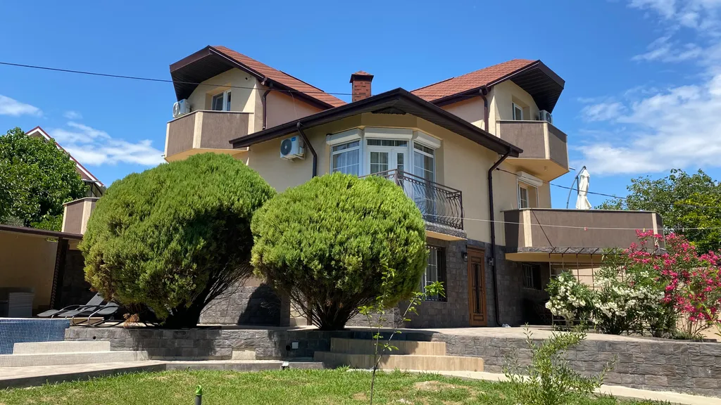 Коттедж с бассейном — аренда посуточно в Вардане