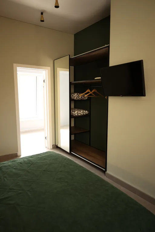 Вилла с бассейном на берегу реки в 30 минутах от центра города