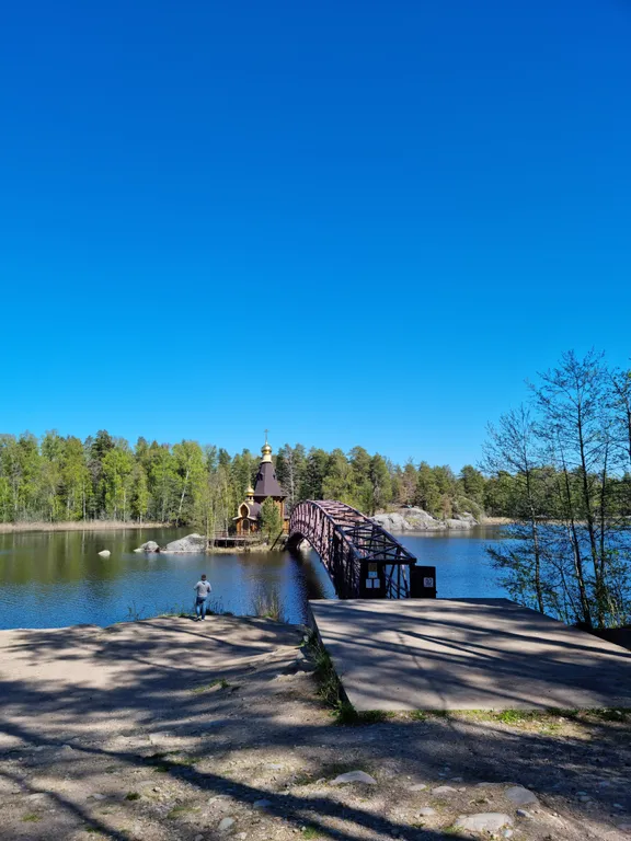 Загородный дом с видом на озеро
