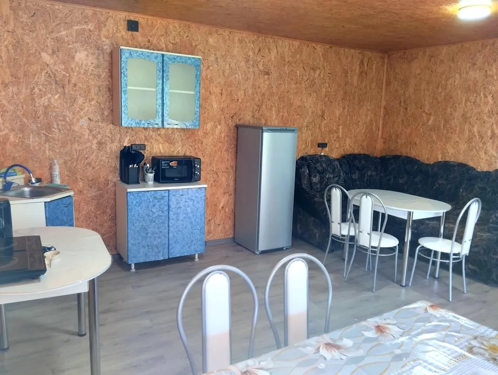 Уютный домик, на берегу реки