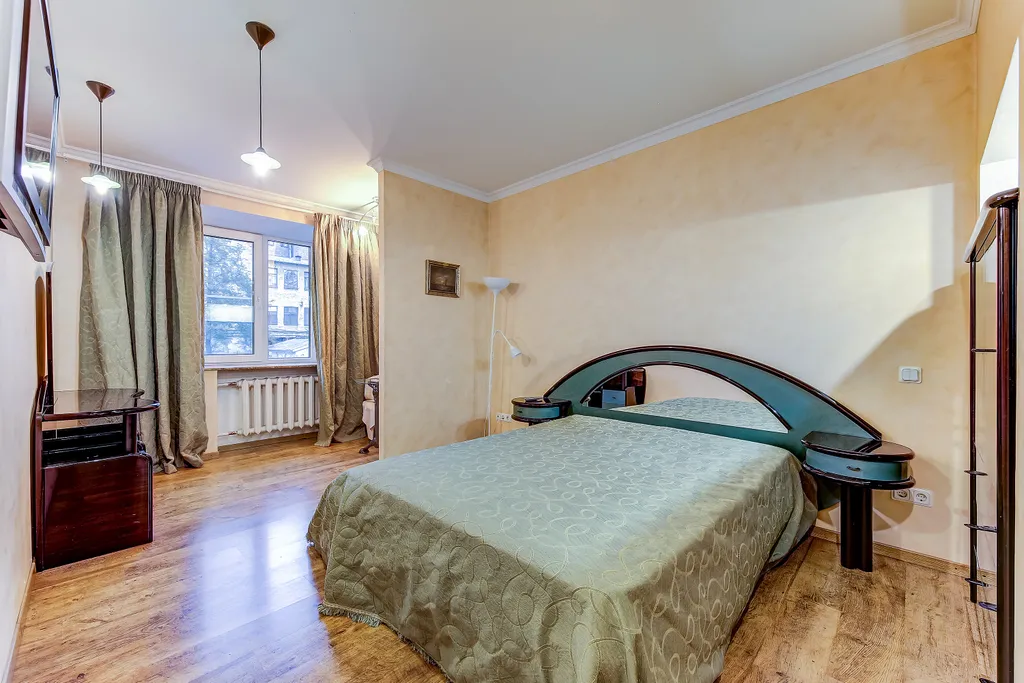 Ryss' 2BR Apt on Nevsky 79