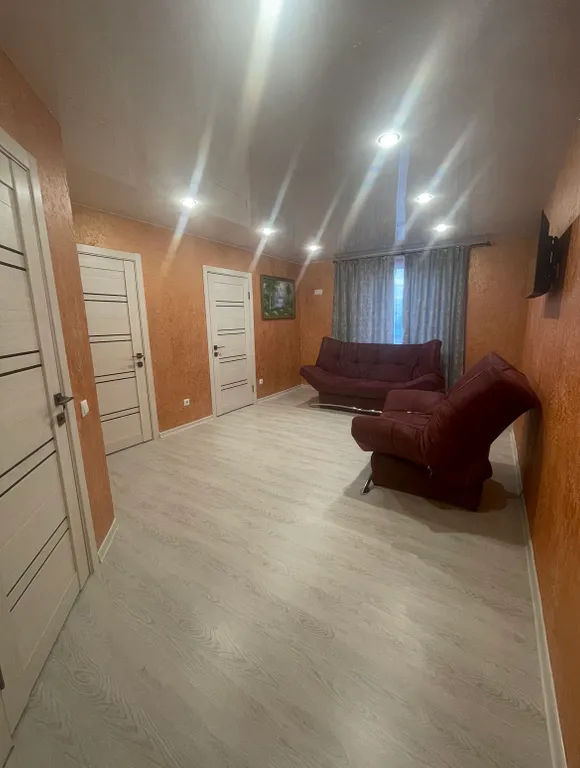 Уютный дом с баней и бассейном в 10 минутах от города