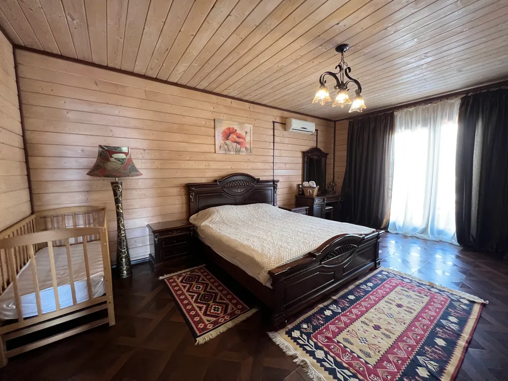 Дом с сауной и большой ванной на террасе