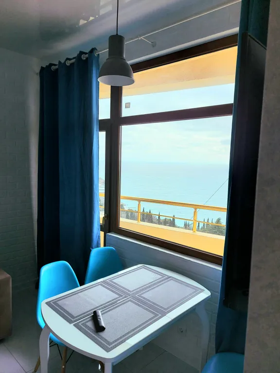 3х комнатная квартира 1-я линия с балконом и видом на море Крым Ялта Гаспра