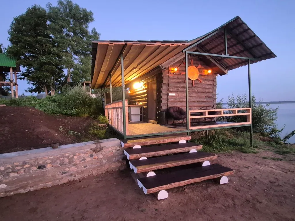 Дом Солнца на берегу озера Сиг