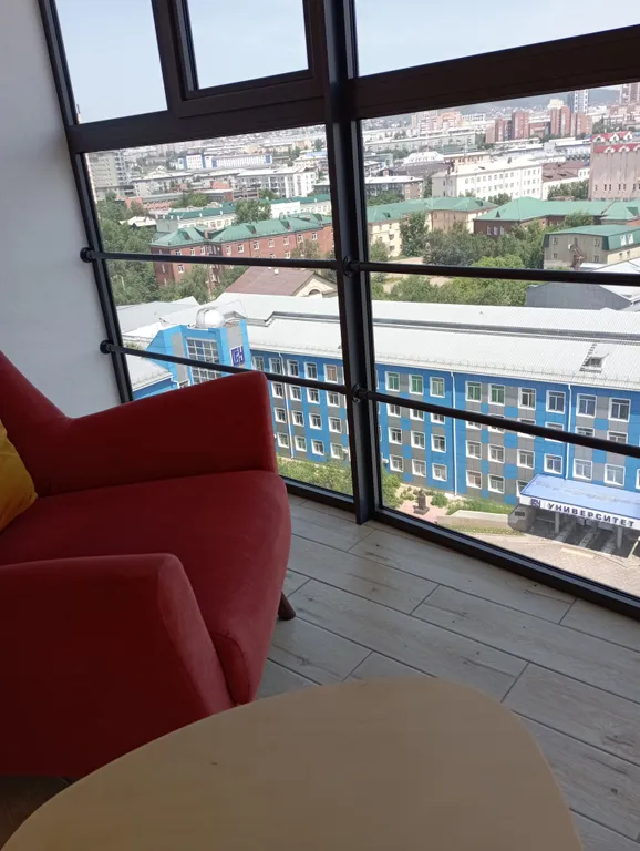 С видом на Площадь