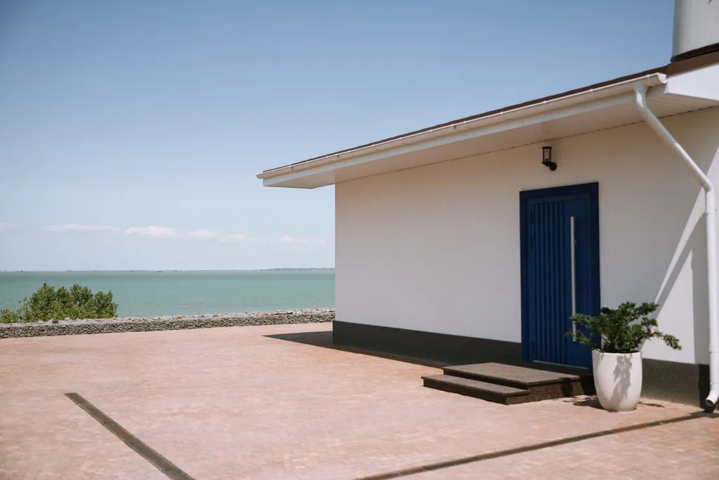 Дом на берегу моря с баней