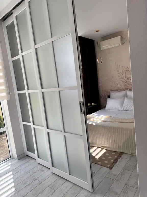 Дом с отдельным въездом и двором