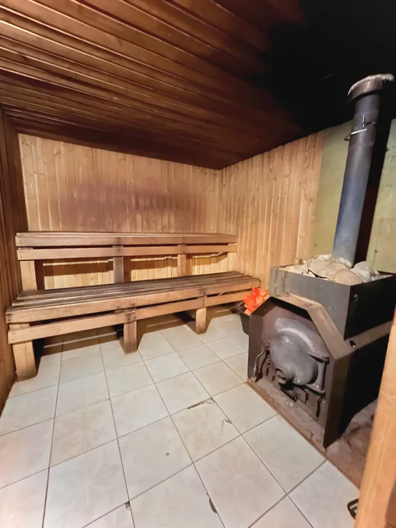 Бревенчатый дом в центре с баней и мангалом