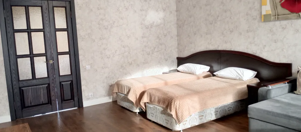 Двухкомнатная квартира с балконом (75кв.м.)