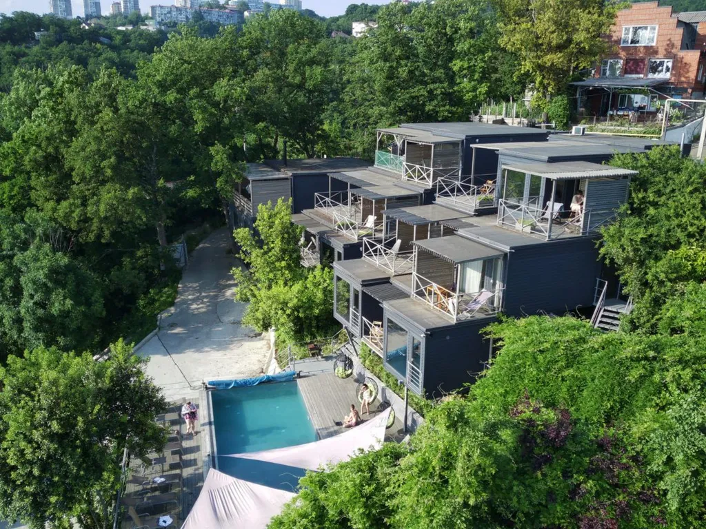 Четырехместный номер с террасой и видом на море.